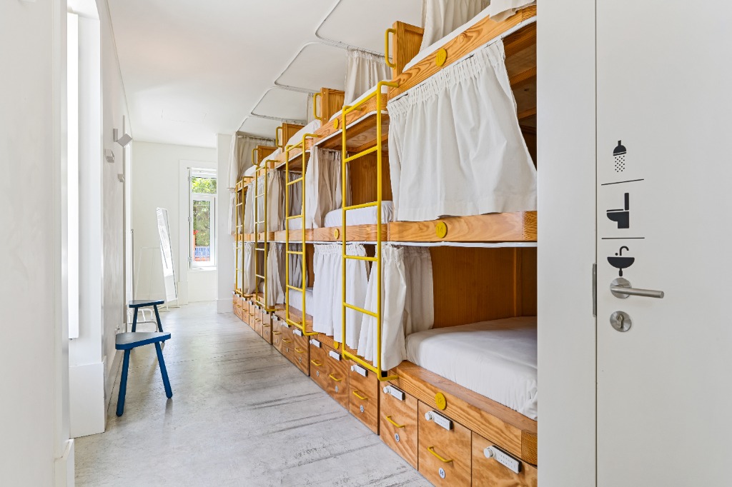 Dorm 15 Pax Bunk Beds & Bathroom Entrance
