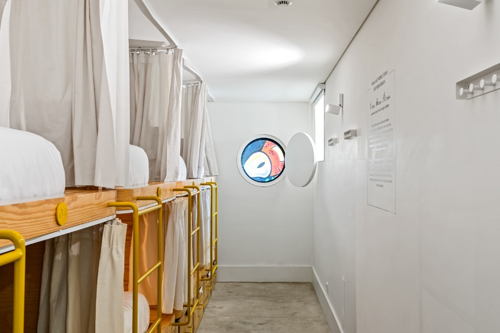 Dorm 8 Pax Corridor & Pods