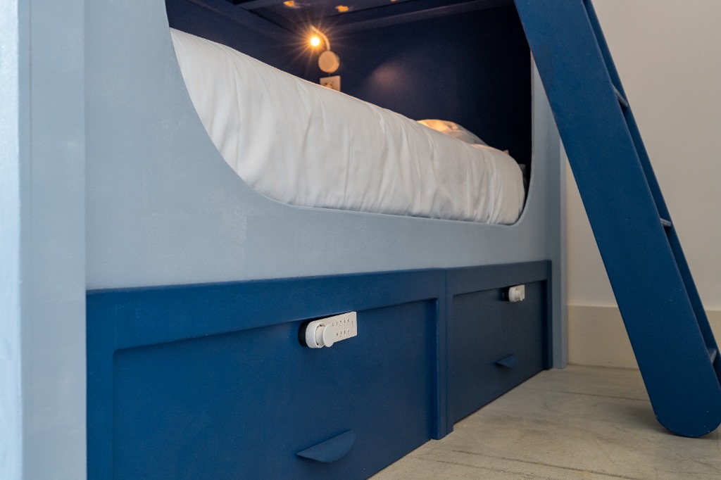 Pod 8 Pax - Pod Details & Lockers
