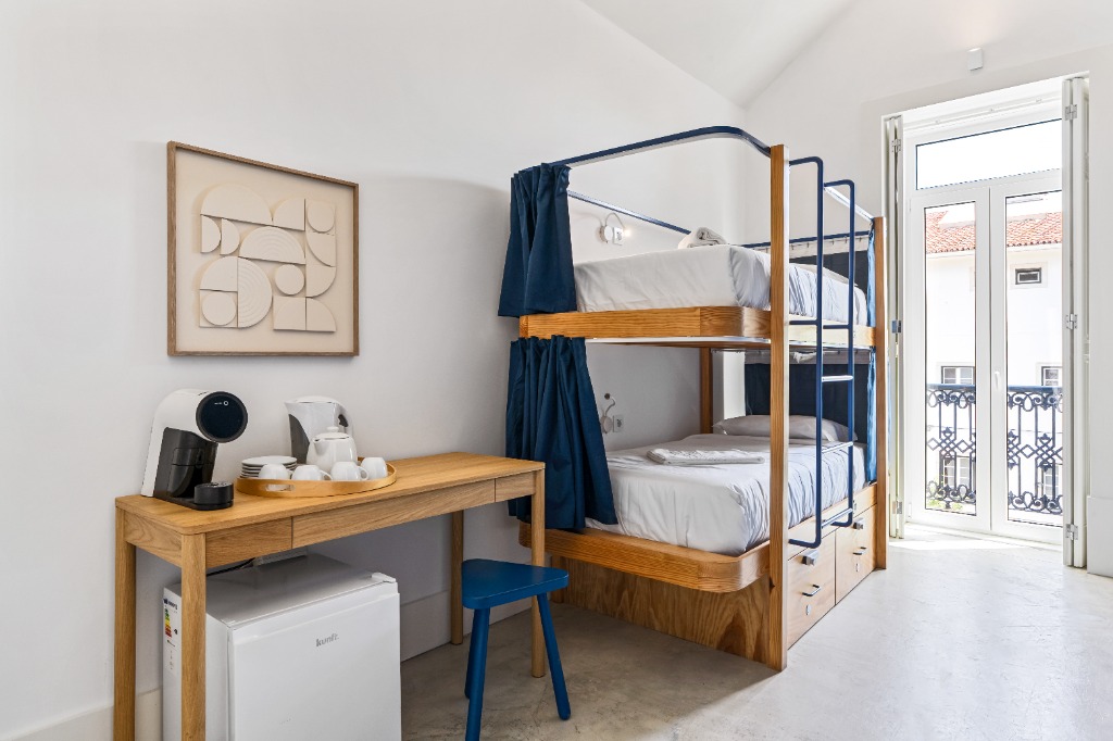 Private Suite Bunk Bed & Desk
